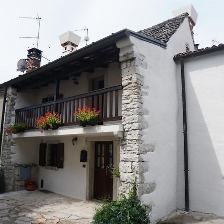 Casa Vacanze Alenka Borgo Grotta Gigante Экстерьер фото
