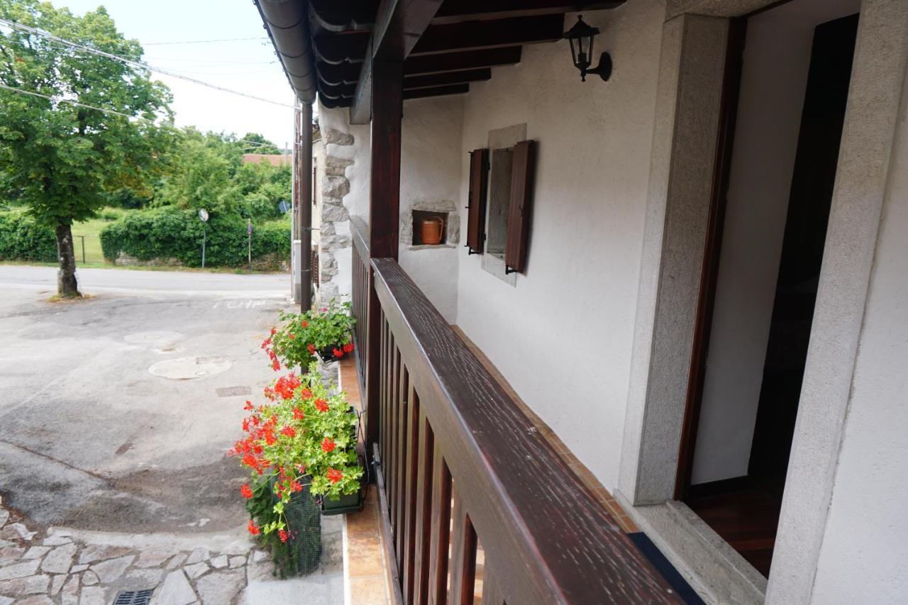 Casa Vacanze Alenka Borgo Grotta Gigante Экстерьер фото